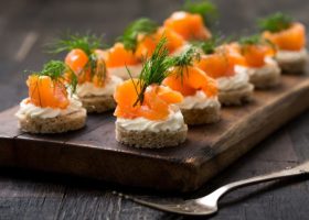 طريقة عمل كانابيه السلمون المدخن