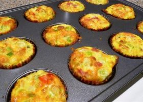 طريقة عمل عجة الكب كيك بالسلامي