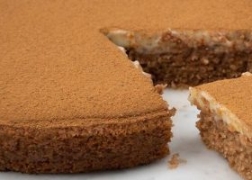 طريقة عمل بسبوسة القرفه بالقشطة