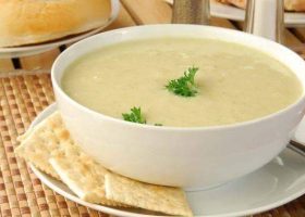 طريقة عمل شوربة البصل الخفيفة