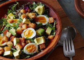 طريقة عمل سلطة البيض المسلوق الأفوكادو للرجيم