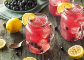 طريقة عمل عصير الليمون والبلوبيري