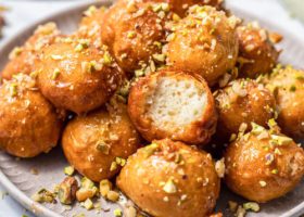 طريقة عمل حلوى لوكوماديس اليونانية