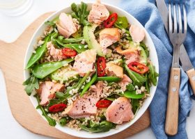 طريقة عمل سلطة السلمون والأفوكادو