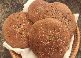 طريقة عمل خبز الدخن بالحليب