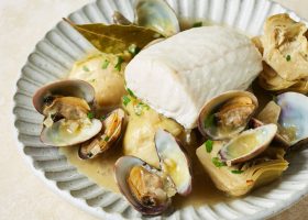 طريقة عمل سمك النازلي مع الخرشوف