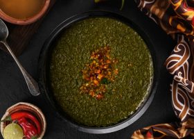 طريقة عمل ملوخية ناشفة بالدجاج ونكهة الكزبرة