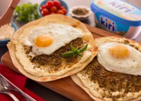 طريقة عمل منقوشة الزعتر بالبيض