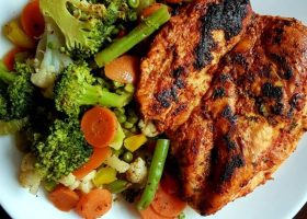 طريقة عمل بفتيك دجاج مشوي بالخضار