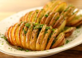 طريقة عمل البطاطس المخبوزة