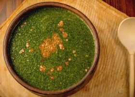 طريقة عمل الملوخية بالدجاج وصلصة الخل