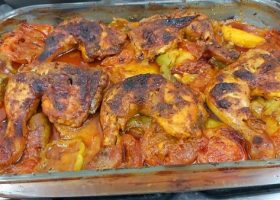 طريقة عمل صينية بطاطس بالفراخ والصلصة