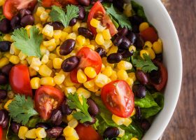 طريقة عمل سلطة الذرة والفاصوليا المكسيكية