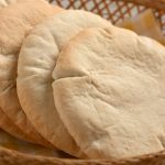 طريقة عمل خبز البيتا بالأجبان