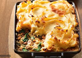 طريقة عمل صينية البطاطس بحشوة الفاهيتا