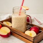 طريقة عمل سموثي التفاح والتمر