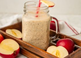 طريقة عمل سموثي التفاح والتمر