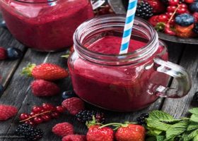 طريقة عمل عصير التوت الأحمر و الرمان