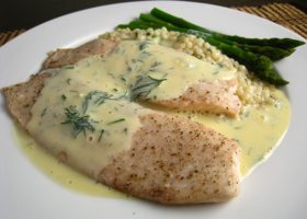 طريقة عمل فيليه السمك بصلصة الكريمة والشبت للرجيم