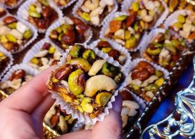 طريقة عمل حلى الفواكه بالمكسرات