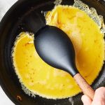 طريقة عمل أومليت بالعسل والمكسرات