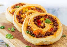 طريقة عمل رول البيتزا الشهية