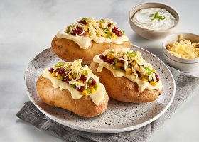 طريقة عمل قوارب بطاطس محشوة بالجبن