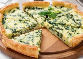 طريقة عمل فطيرة الدجاج بالسبانخ