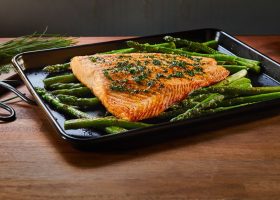 طريقة عمل سالمون بالأعشاب