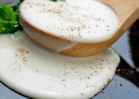 طريقة عمل صوص البشاميل بالجبن