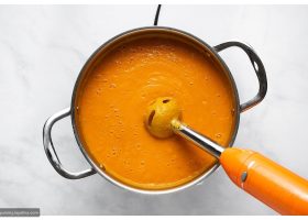 طريقة عمل شوربة الخضار المهروسة