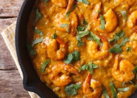 طريقة عمل روبيان بالكاري و كريمة الطهي