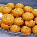 طريقة عمل كرات البسبوسة بالجبن