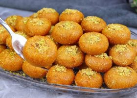 طريقة عمل كرات البسبوسة بالجبن