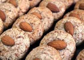 طريقة عمل بسكويت القرفة باللوز على الطريقة المغربية