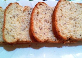 طريقة عمل خبز الكينوا بالحمص