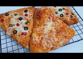طريقة عمل مثلثات البيتزا