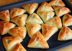 طريقة عمل فطيرة الجبن الهشة