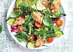 طريقة عمل سلطة الدجاج الكينوا للرجيم