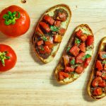 طريقة عمل بروسكيتا الفطر والطماطم