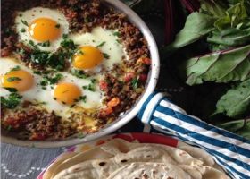 طريقة عمل البيض باللحم المفروم