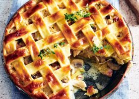 طريقة عمل فطيرة الدجاج بالفطر والبروكلي