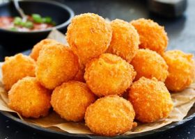 طريقة عمل كرات الجبن والبصل الأخضر