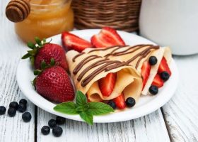 طريقة عمل الكريب الحلو بالشوكولاته والفواكه