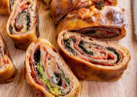 طريقة عمل سترومبولي إيطالي باللحوم الباردة