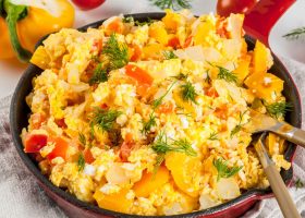 طريقة عمل البيض المقلي مع الخضار