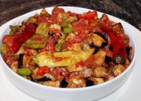 طريقة عمل مسقعة الباذنجان اليونانية