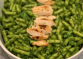 طريقة عمل مكرونة بالدجاج والبيستو للرجيم
