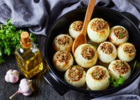 طريقة عمل البصل المحشي بالبرغل