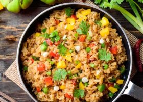 طريقة عمل أرز بالخضار للرجيم